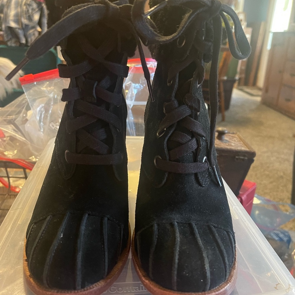 Ugg style  jerene black suede and shearling heeled boot size 8.5